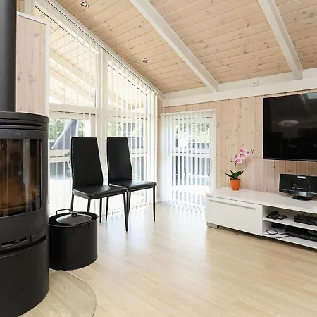 9 Person In Jerup-by Traum